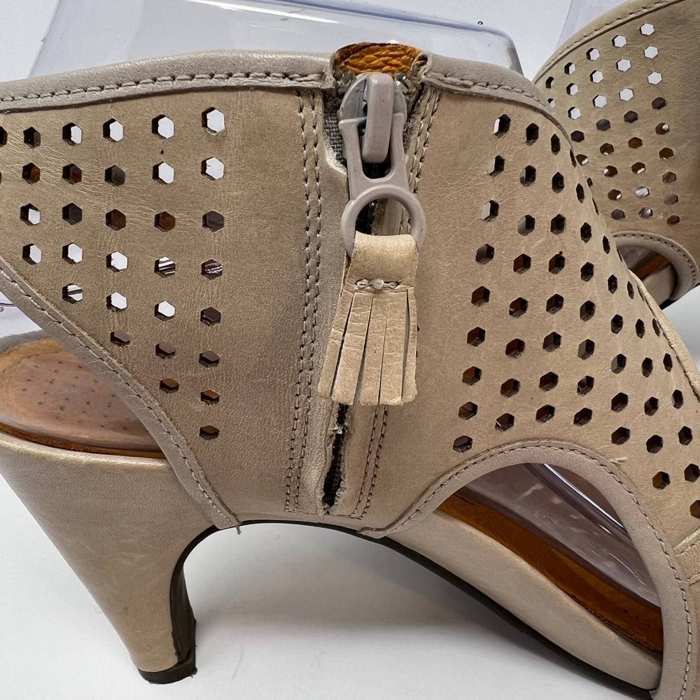 Tsubo Women's Cassius Cut Out Heels Size 6.5 Nude Color - Picture 6 of 16